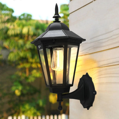 applique exterieur solaire noire sur maison