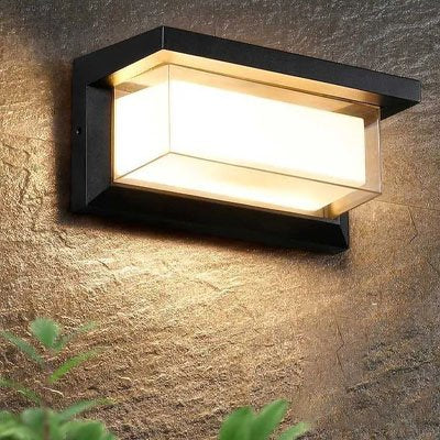 applique murale exterieur sur mur de stuco beige