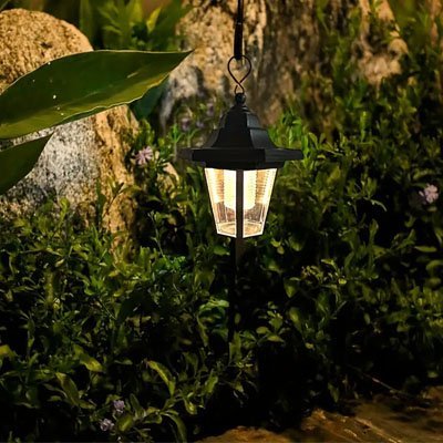 Lampe solaire extérieur suspendue dans le jardin