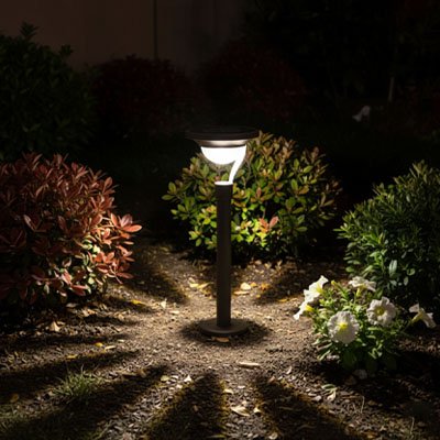 Luminaire extérieur à charge solaire