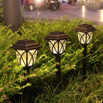 Lampe extérieur dans arbuste en trio