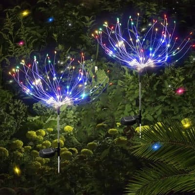 deux lampes solaires pour le jardin