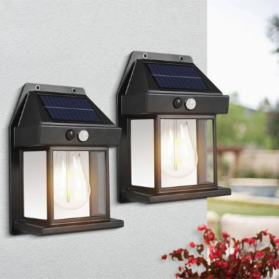 Éclairage extérieur en duo sur maison solaire