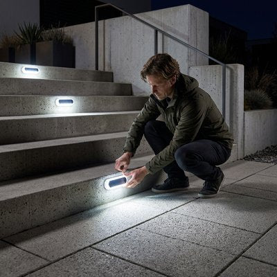 Eclairage exterieur solaire posé dans l'escalier