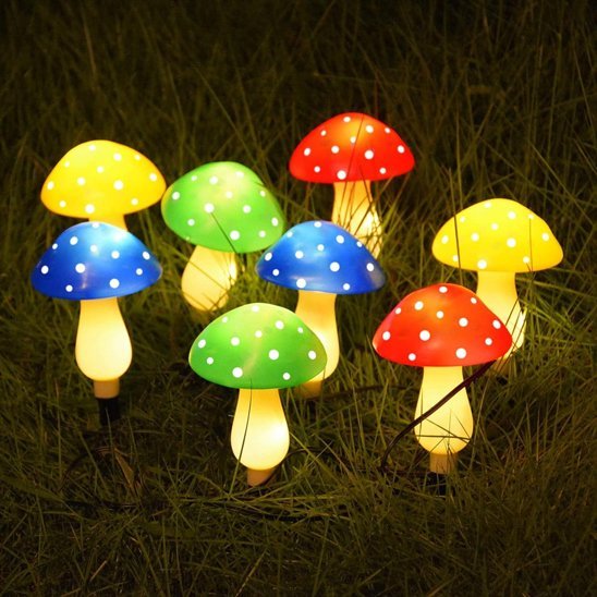 Guirlande exterieur solaire décore le jardin