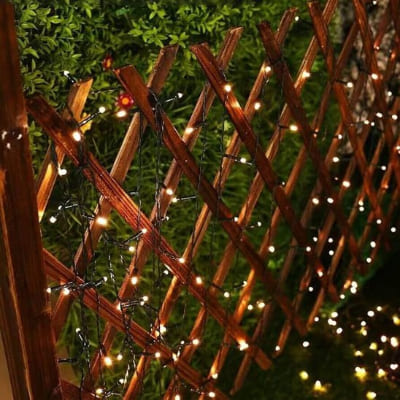 guirlande solaire installee sur treillis