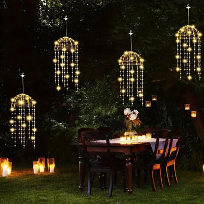 guirlande solaire supendue aux arbres