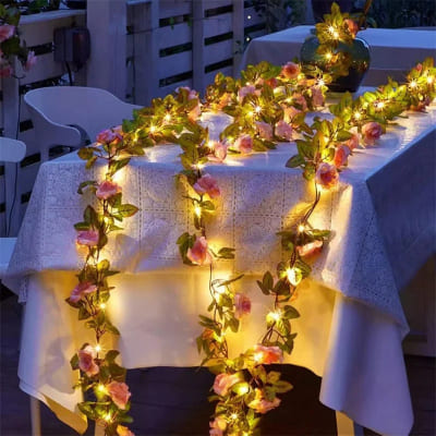 Guirlande solaire terrasse allumée sur table