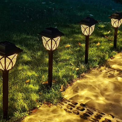 lampe extérieur en bordure du trottoir 