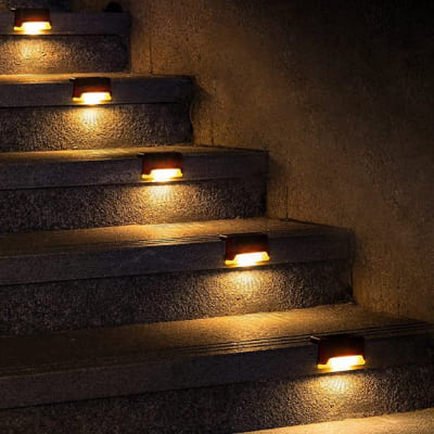 lampe solaire ecolumix dans escalier