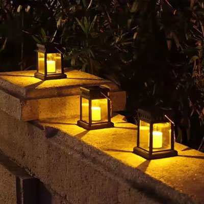 Lanterne extérieur sur béton de clôture