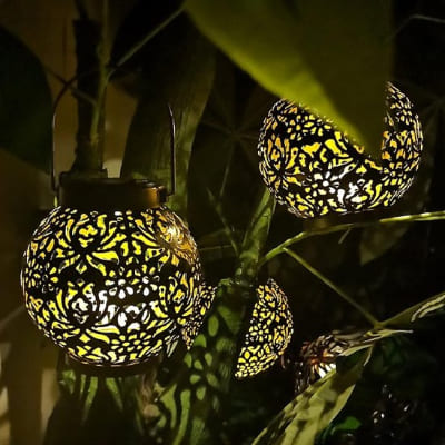 Lanterne pour extérieur décore le jardin dans la nuit