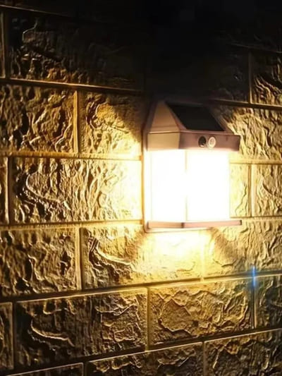 Luminaire extérieur allume sur mur de pierre