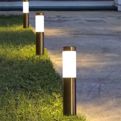 Luminaire exterieur en bordure de chemin