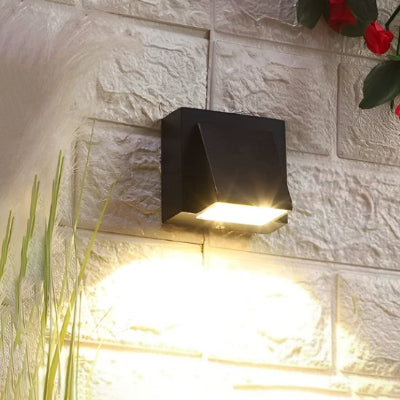Luminaire extérieur mural sur pierre